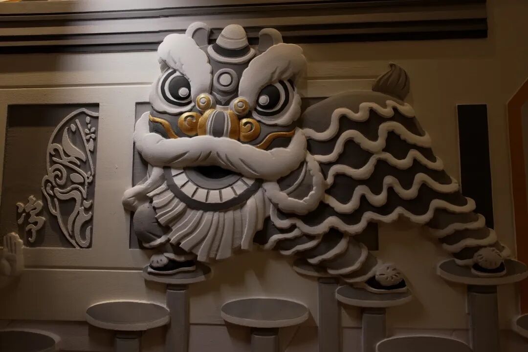 نقش بارز من السيراميك الرغوي