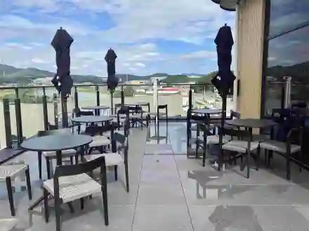 أماكن جلوس خارجية في ستاربكس