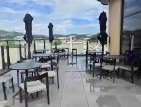 أماكن جلوس خارجية في ستاربكس