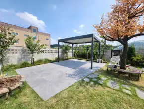 الفناء الخلفي للمنزل المنفصل