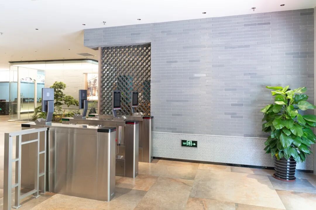 ألواح الجدران الخزفية الرغوية