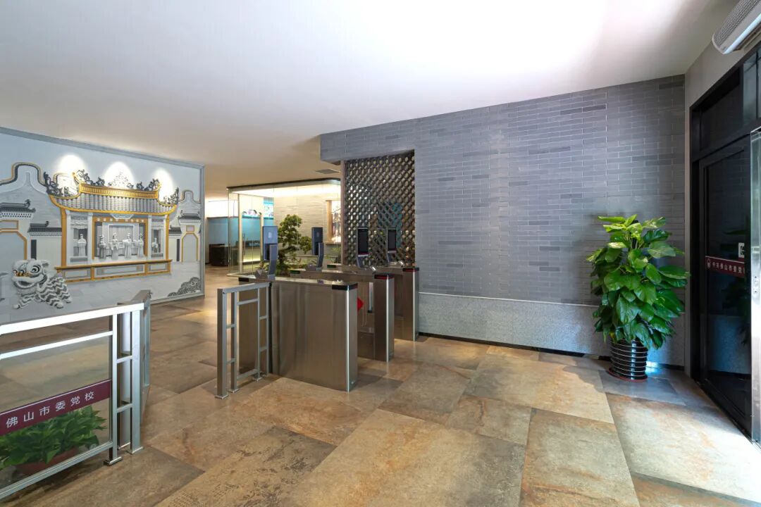 ألواح الجدران الخزفية الرغوية