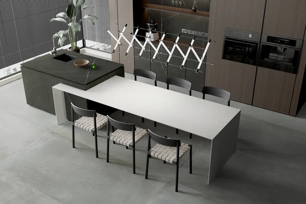 ضوء القمر الأبيض